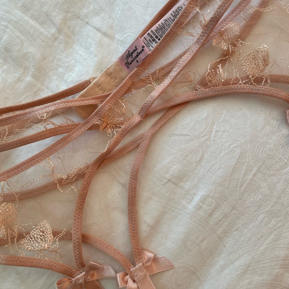 Agent Provocateur Cate 32D Bra, 2/XS Suspender, 2/XS Thong - Picture 9 of 9